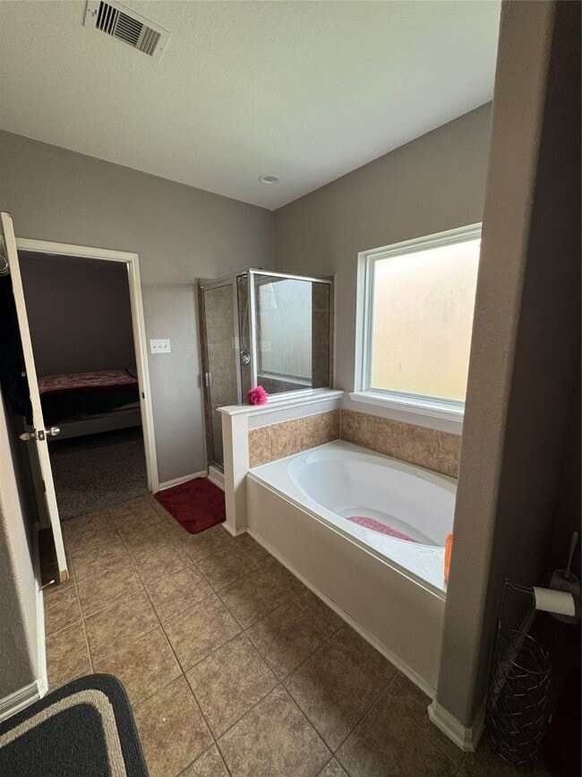 Building Photo - 5239 Rio Dr