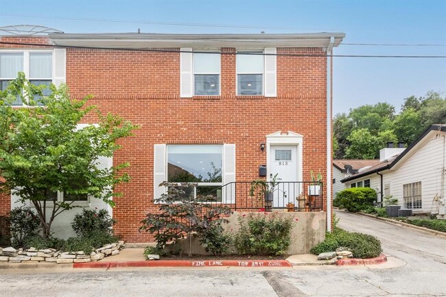 Building Photo - 813 E Oltorf St