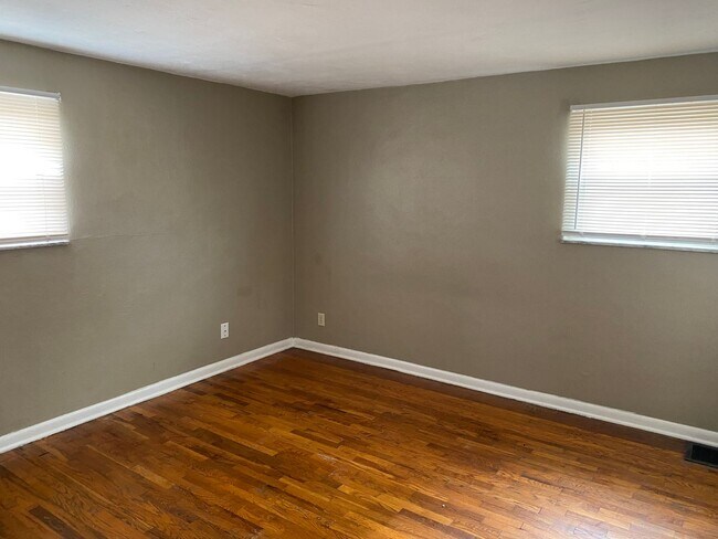 Building Photo - 4046-4048 Halsey Place