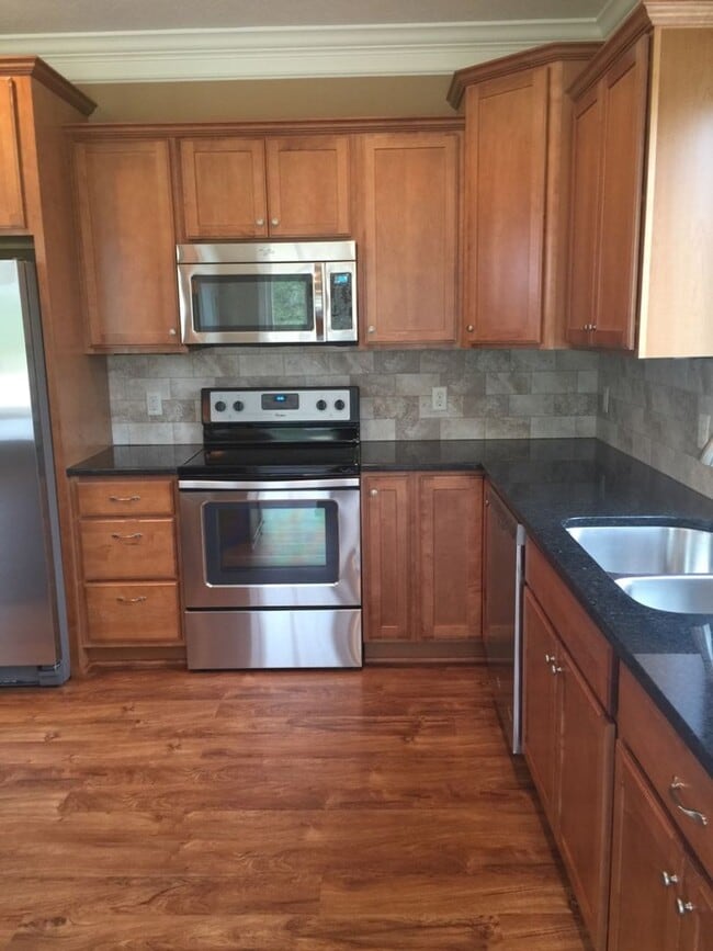 Building Photo - 3 bedroom 2 1/2 bath house for rent