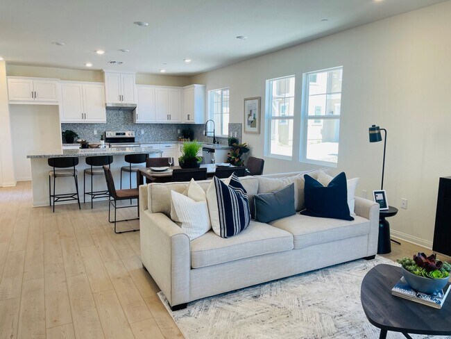 Building Photo - Charming 3-Bedroom Home for Lease in The P...