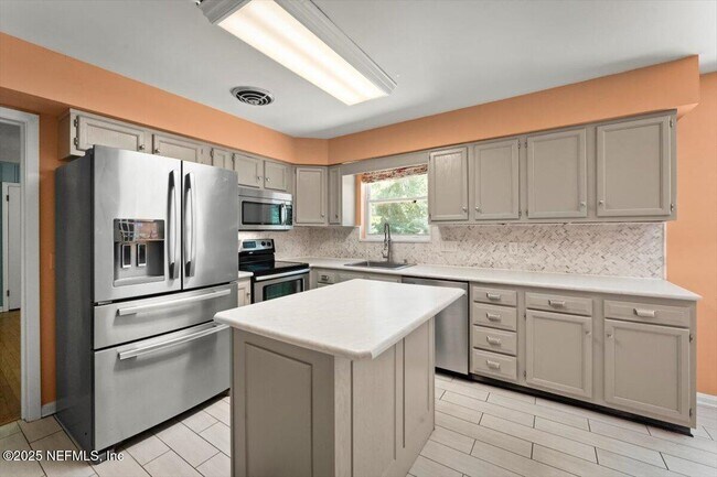 Building Photo - 2240 Jose Cir S