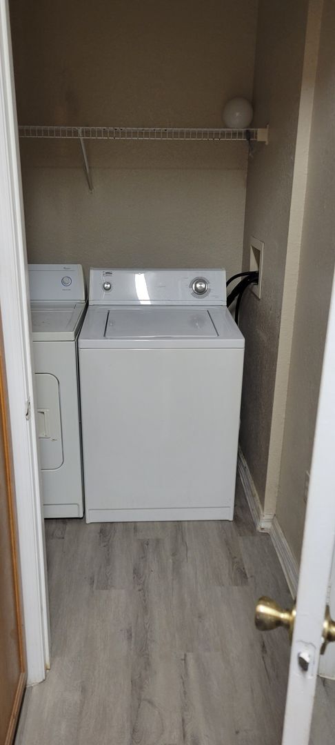 Building Photo - The Greens - 4221