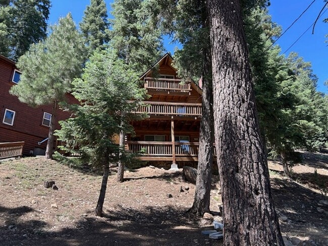 Building Photo - Moonridge View