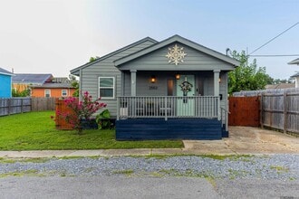 Building Photo - 2553 N Rocheblave St