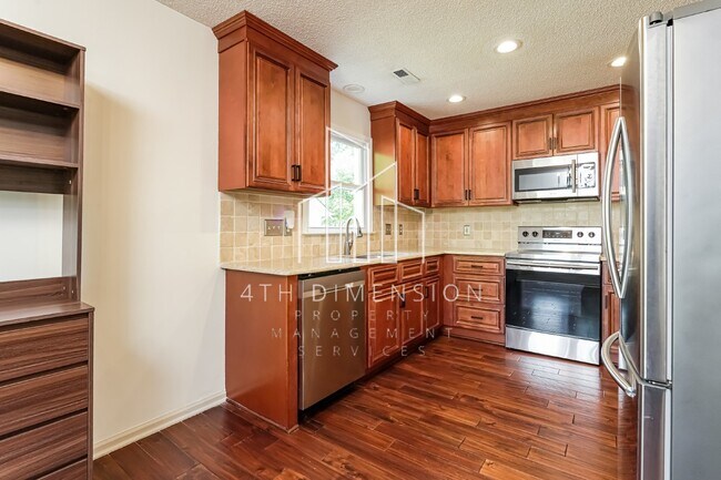 Building Photo - Charming 3-Bedroom Home with 2 Full Baths ...