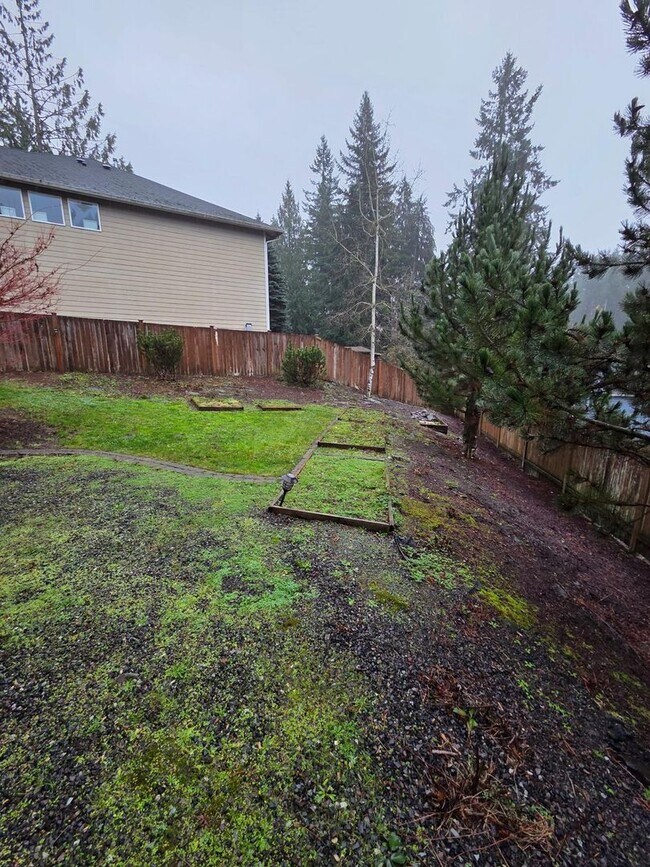 Building Photo - Beautiful 3-Bed Home with Private Yard and Modern Upgrades