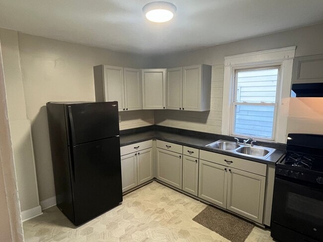 Building Photo - Spacious 3-Bedroom Home with Basement – Available NOW! – $1400/month