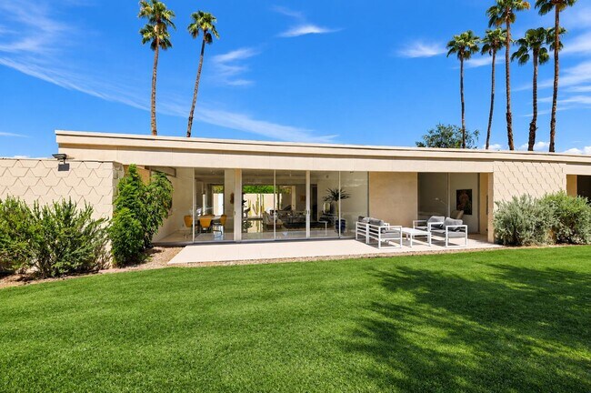 Building Photo - 340 Desert Lakes Dr