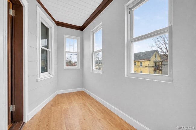 Building Photo - 148 Winnikee Ave