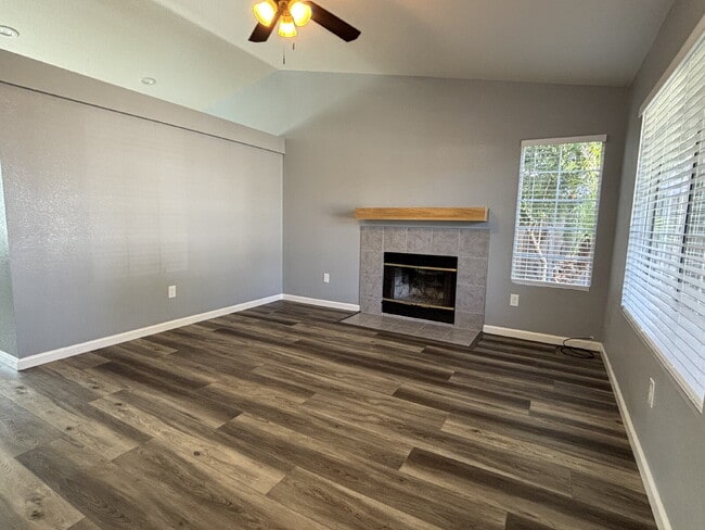 Building Photo - Cute, Well Maintained 3 Bedroom Home