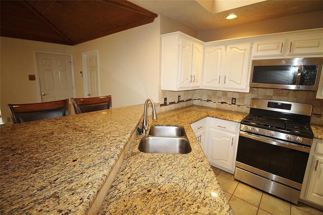 Building Photo - 906 Moore St