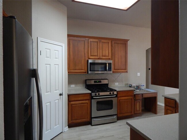 Building Photo - 601 Abbeyglen Castle Dr