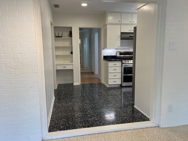 Building Photo - 3624 S Hills Ave