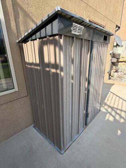 Building Photo - 74 E 920 S
