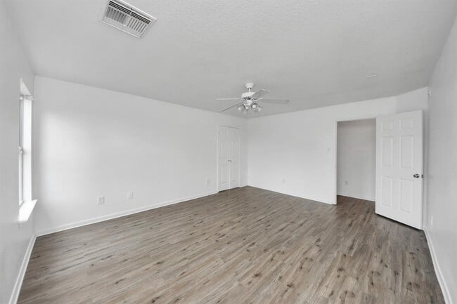Building Photo - 9638 Brenthaven Springs Ln