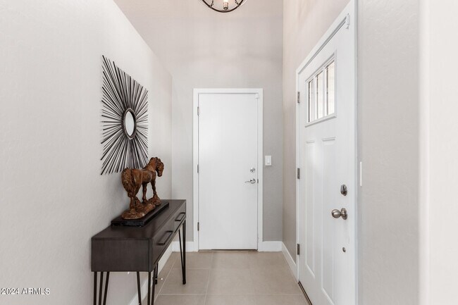 Building Photo - 2644 E Sylvia St