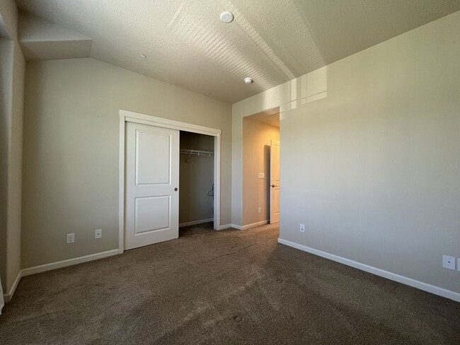 Building Photo - Spacious Bull Mountain Townhome Featuring Two Ensuite Bedrooms, Attached Garage & Modern Finishes &