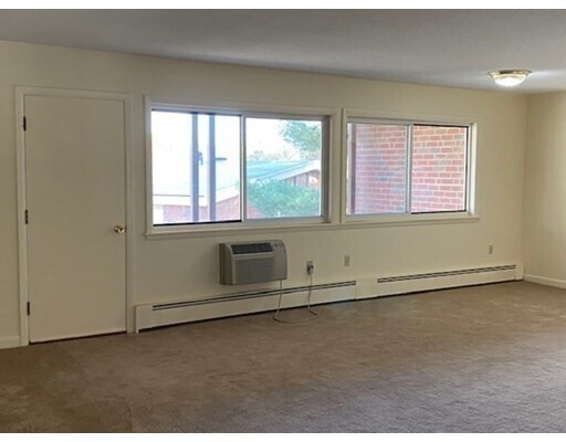 Building Photo - 5 Lakeview Gardens