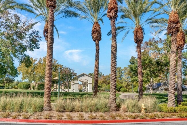 Building Photo - VERY CUTE 2 BEDROOM, SINGLE STORY HOME IN "GREEN VALLEY RANCH!!"