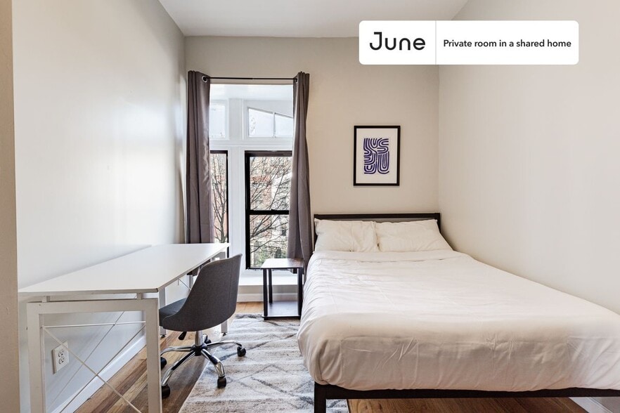 Building Photo - Private bedroom in 4 bed/2 bath Home