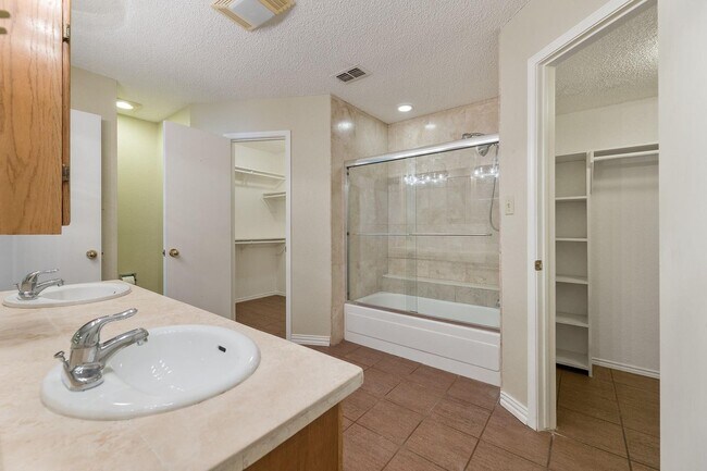 Building Photo - Beautiful  2 story home in Keller with Master Bedroom Downstairs