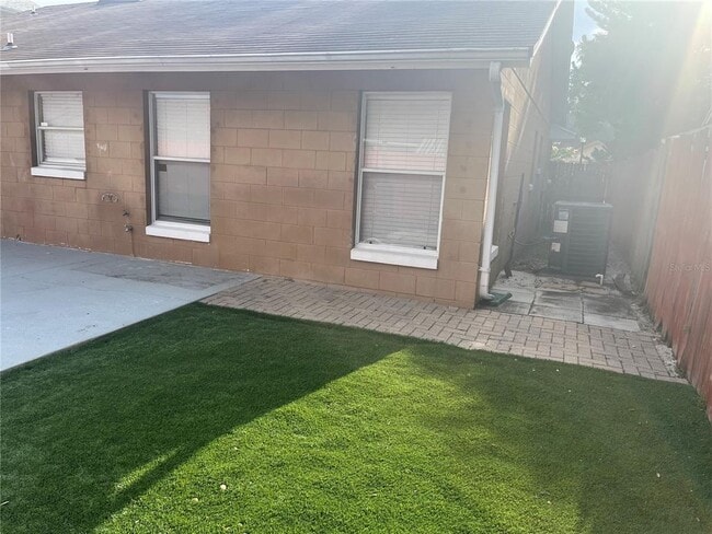 Building Photo - 9317 Sonoma Dr