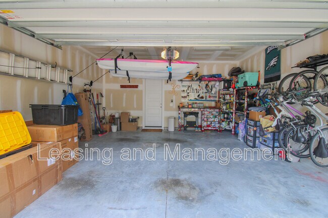 Building Photo - 2352 Lantern St