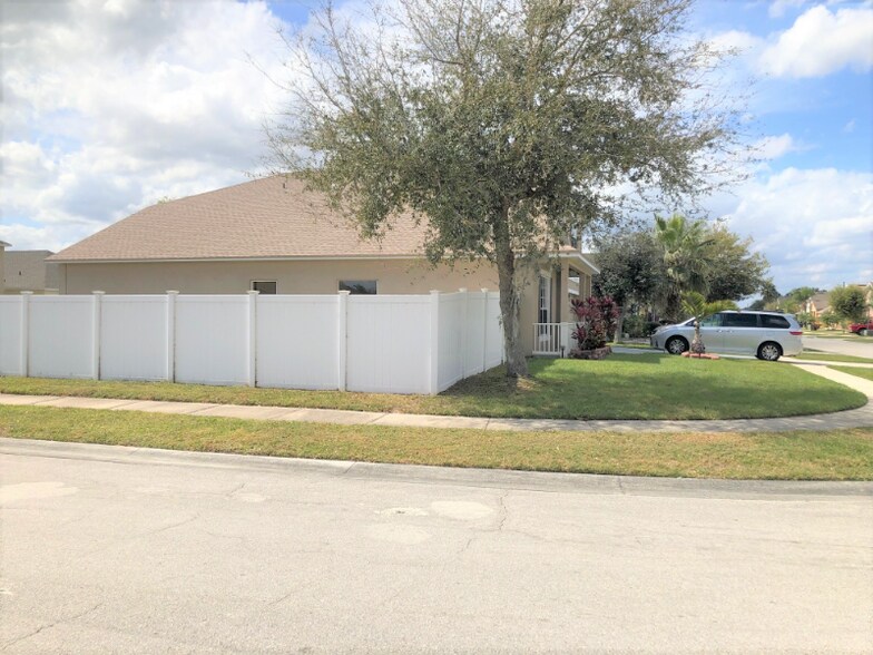 Building Photo - 1092 Hacienda Cir