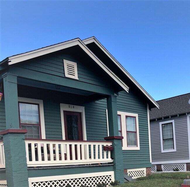 Building Photo - 814 9th St