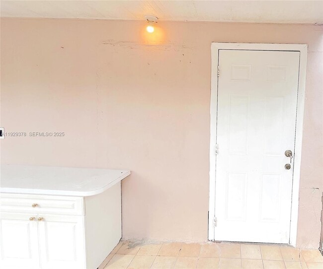 Building Photo - 236 E 14th St