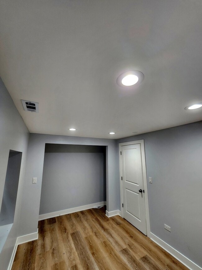 Building Photo - 2344 W 21st Pl