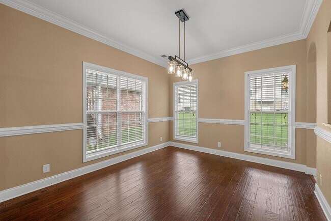 Building Photo - Pet Friendly in Sango!