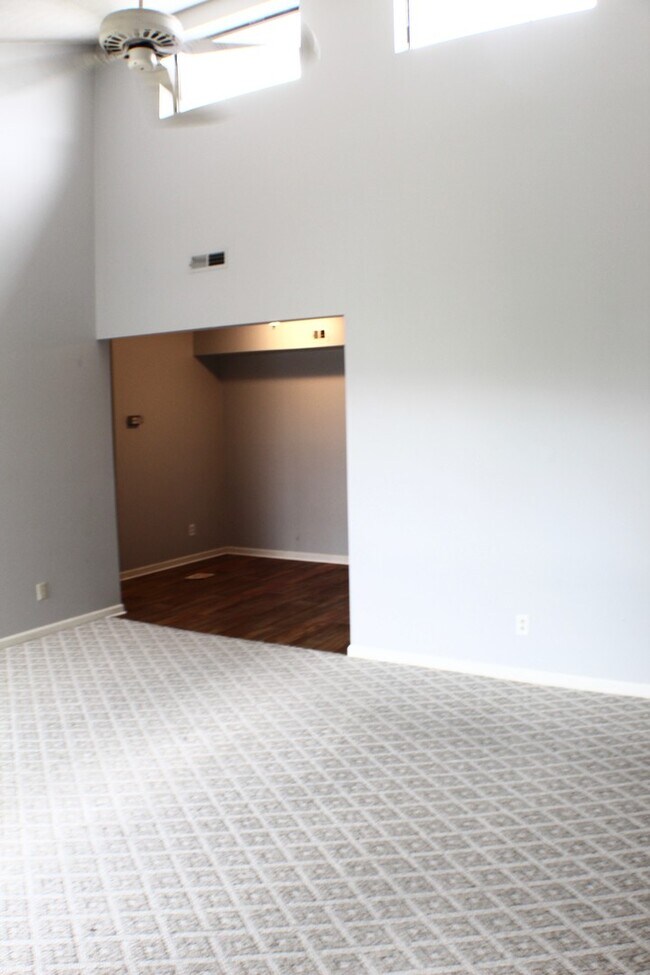 Building Photo - 1026 Blue Ridge Dr