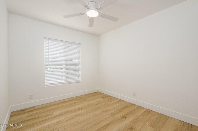 Building Photo - 1132 W Laguna Azul Ave