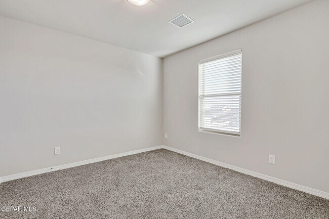 Building Photo - 13130 Oakhampton Ave