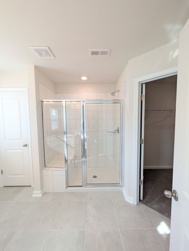 Building Photo - New Construction Townhouse-Hendersonville!