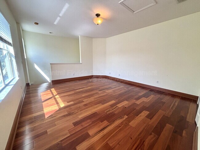 Building Photo - 902 Hire Cir