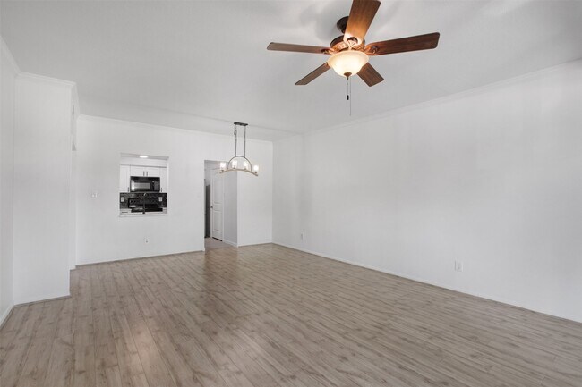Building Photo - 2475 Underwood St