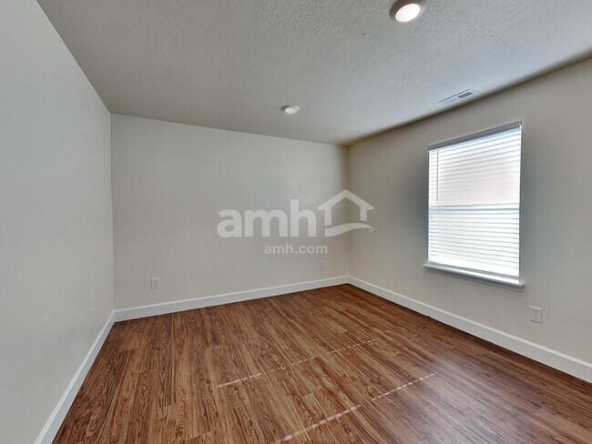 Building Photo - 2337 Surry Way