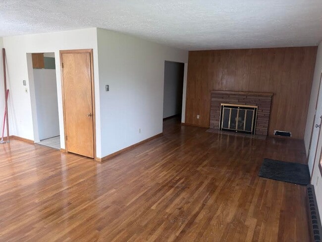 Building Photo - Vintage Ranch on Spacious Lot