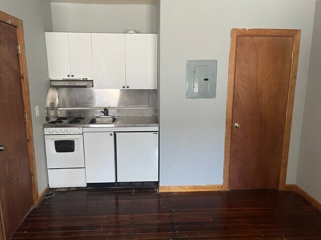 Building Photo - 9-11 Liberty St