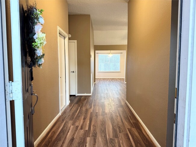 Building Photo - 4006 Hunnington Dr