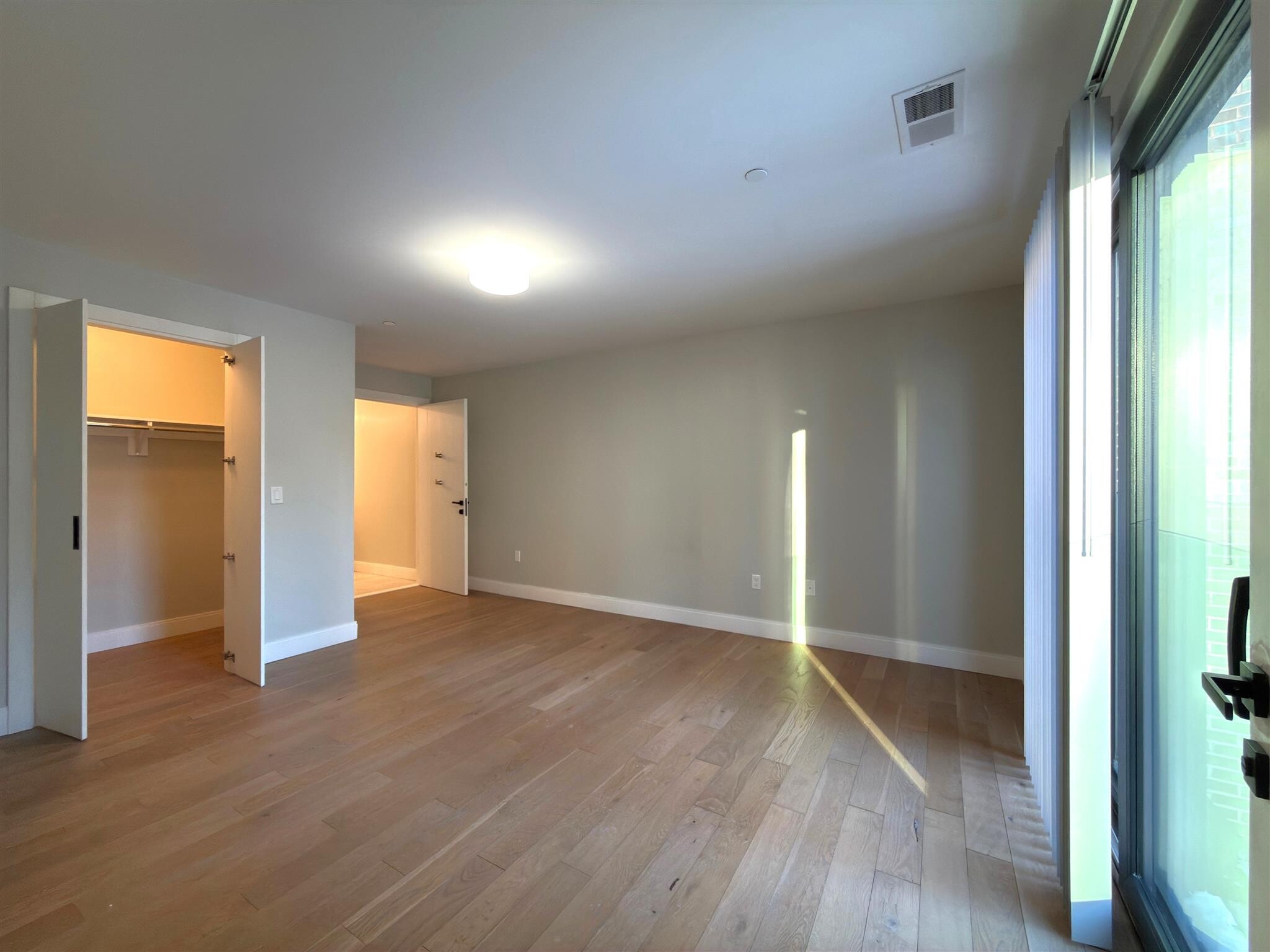 Building Photo - 15 Central St