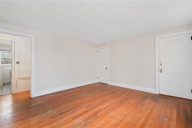 Building Photo - 118 Ruggles Ave