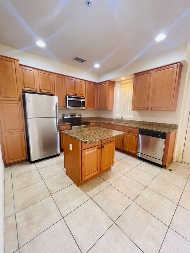 Building Photo - Spacious Two-Story Townhome-Bella Vista-2646 Bella Vista Dr Davenport FL 33897