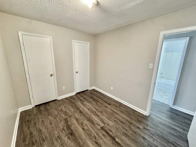 Building Photo - 5528 Ginners Dr