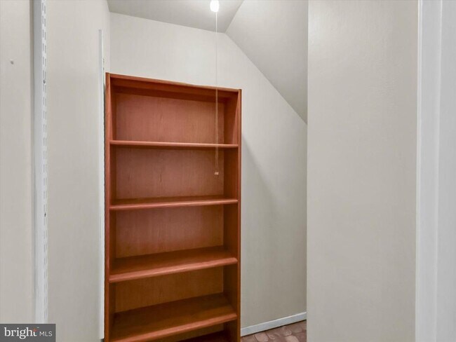 Building Photo - 31 Valerian Ct