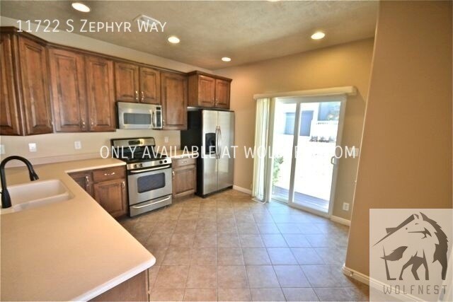 Building Photo - No Security Deposit Option! Amazing 3 Bedr...