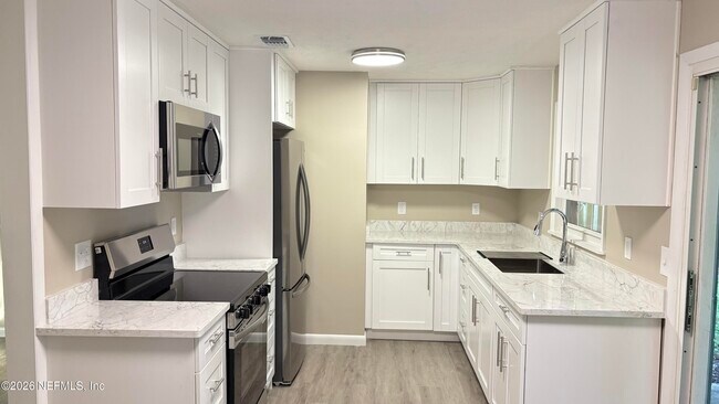 Building Photo - 8036 Delaroche Dr
